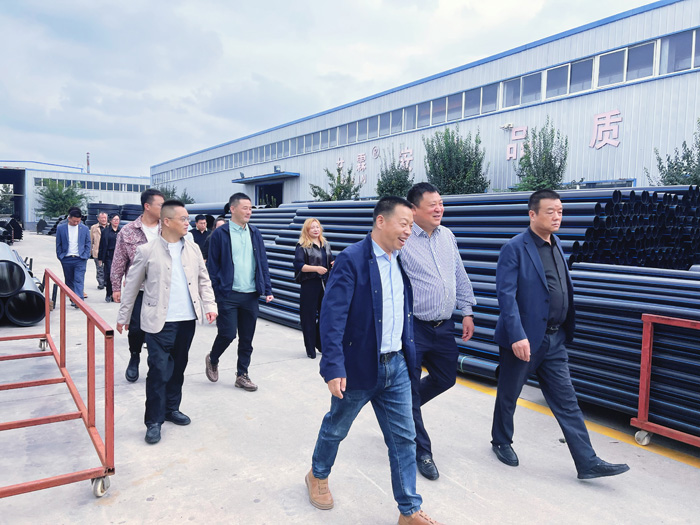 交大總裁班師生進入甘霖實業參觀學習