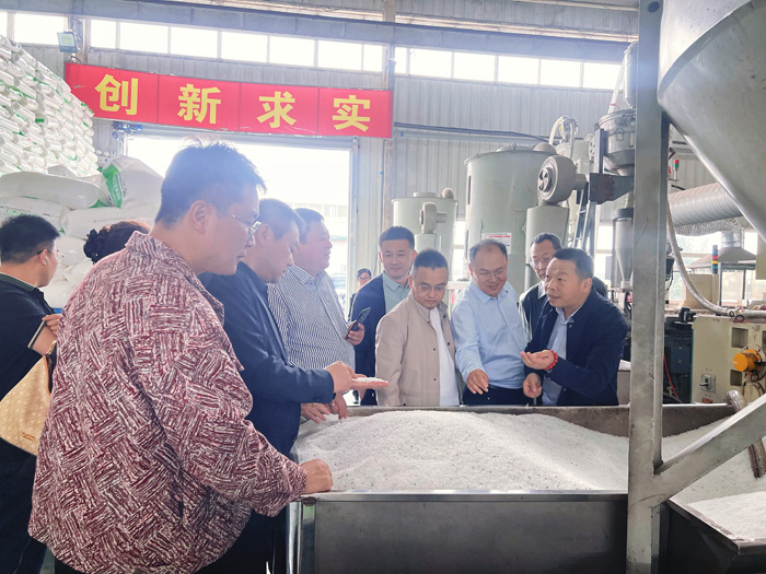 交大總裁班師生進入甘霖實業參觀學習