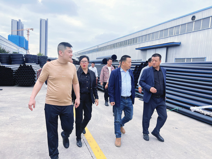 交大總裁班師生進入甘霖實業參觀學習