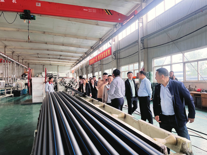 交大總裁班師生進入甘霖實業參觀學習