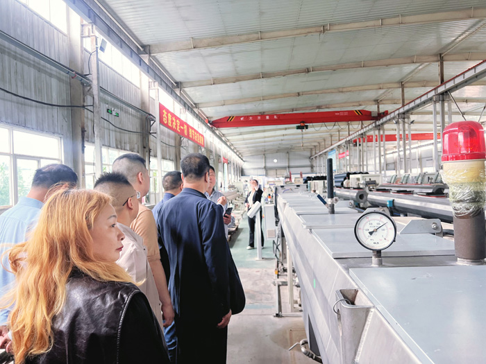 交大總裁班師生進入甘霖實業參觀學習