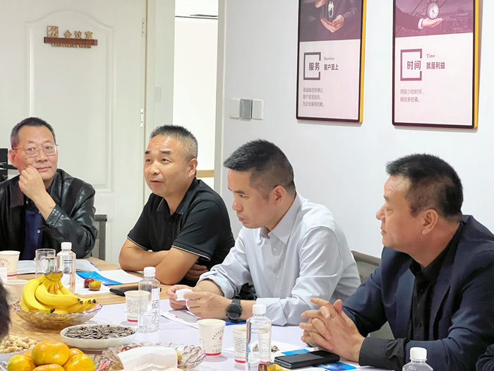 交大總裁班師生進入甘霖實業參觀學習